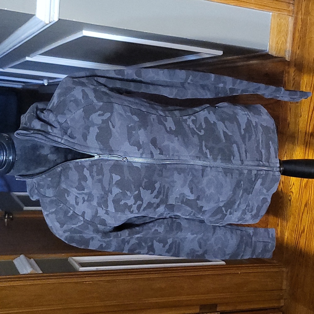 Lululemon Scuba Camo Hoodie Size 8